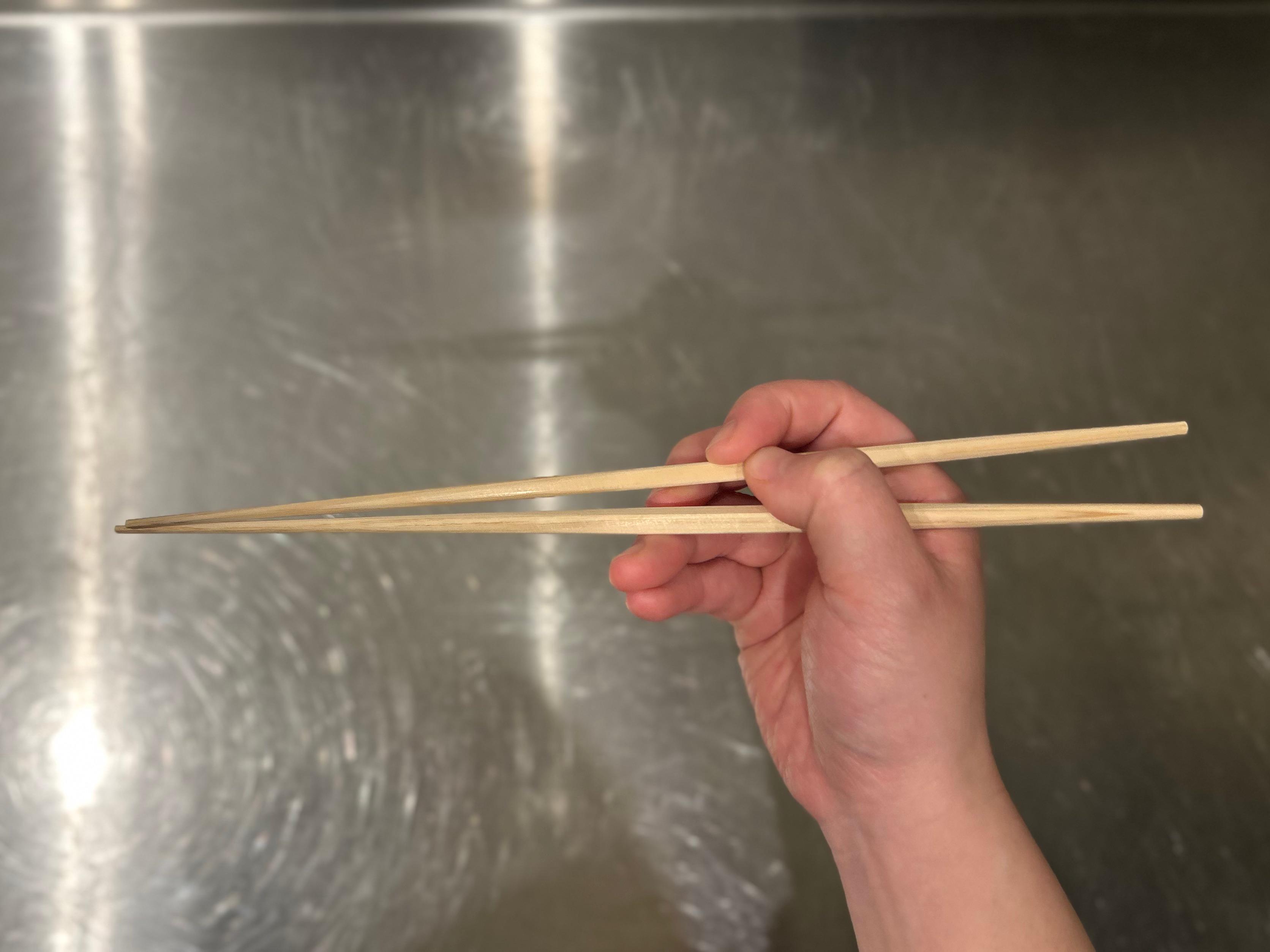 菜箸やめました。絶妙な長さの「半・使い捨ての箸」で統一したら、来客