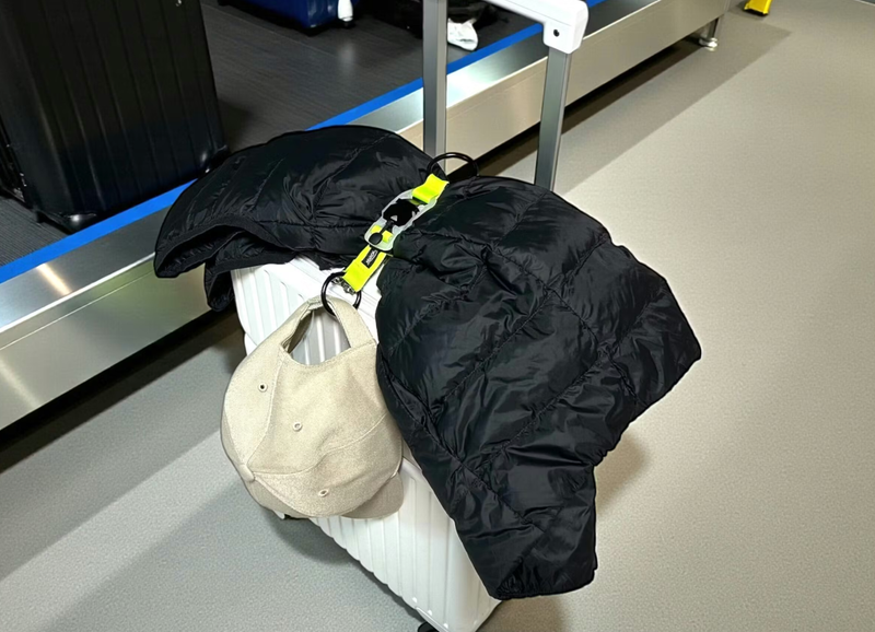 上着もエコバッグもカチッとまとめて両手が空く。磁石で留める追加 