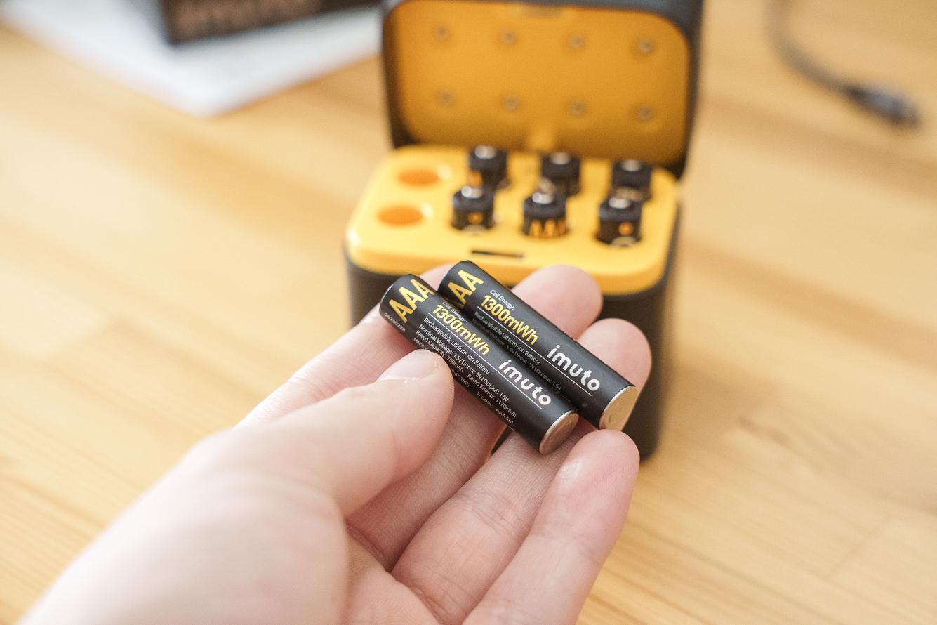 単4電池の買い溜め、卒業します。1600回使える「ケース付き充電池」が