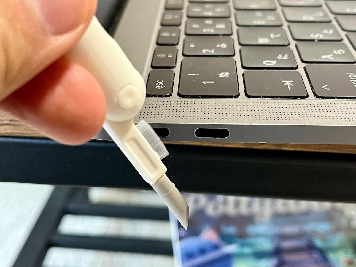 パソコンクリーナー 3COINSの「7in1ツール」がPC掃除の正解かも。指紋も隙間埃もこれ一本で