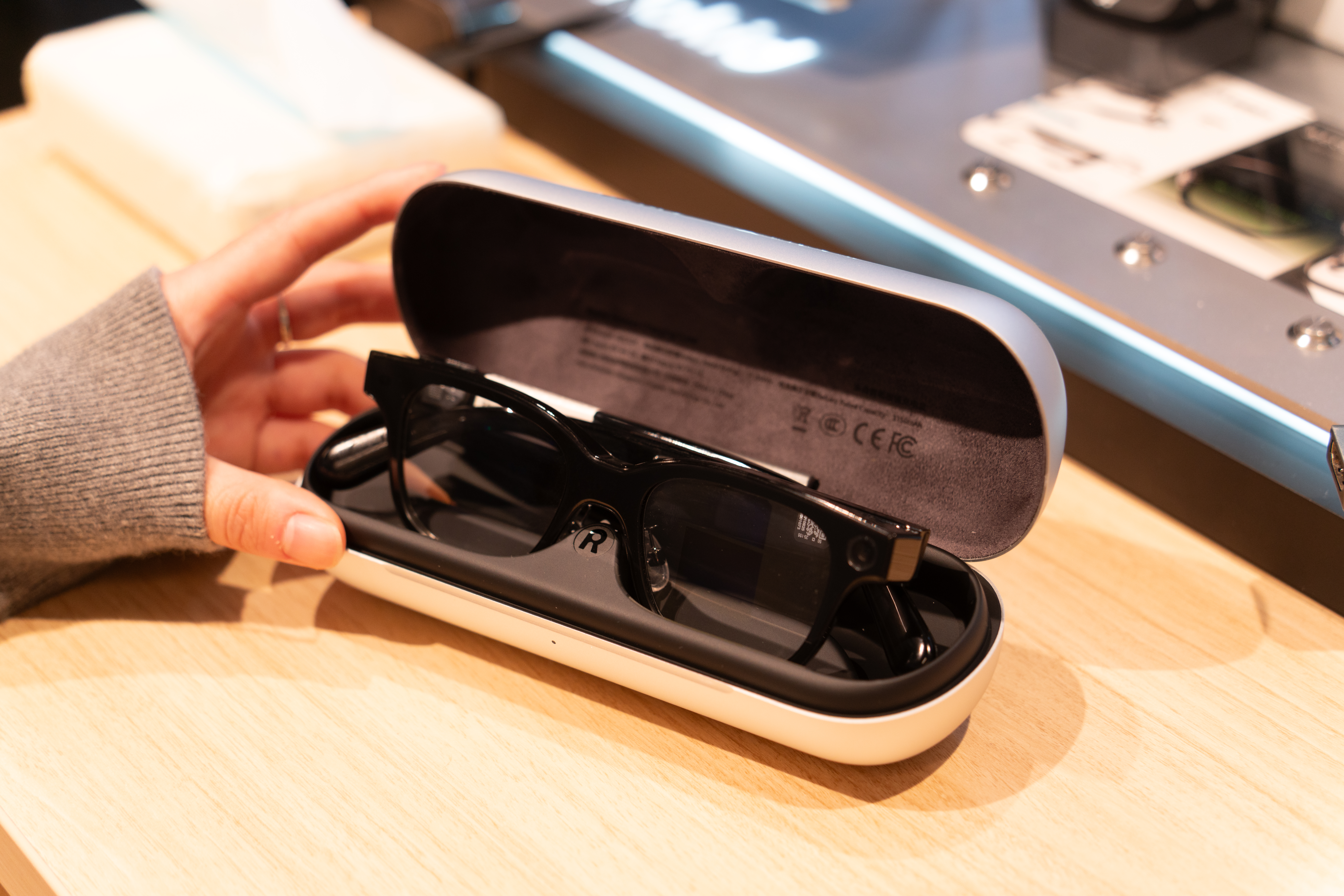 Rokid AIスマートグラス 日本語対応 AR表示 スマホを取り出す前に、もう答えが見える。Rokid スマートAIグラスが