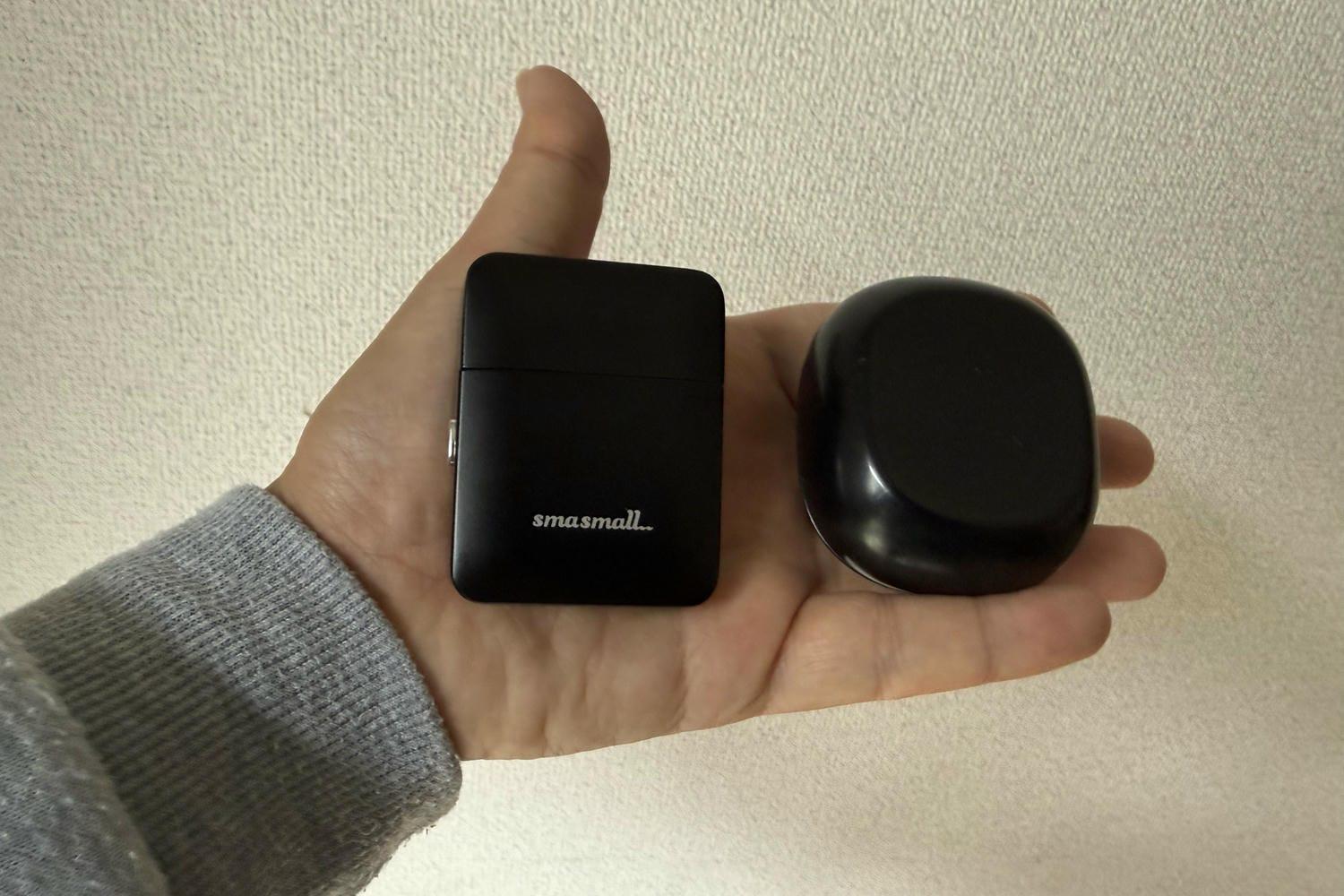 ポーチに収まる超ミニサイズの電動髭剃り。夕方のヒゲ対策も出張も