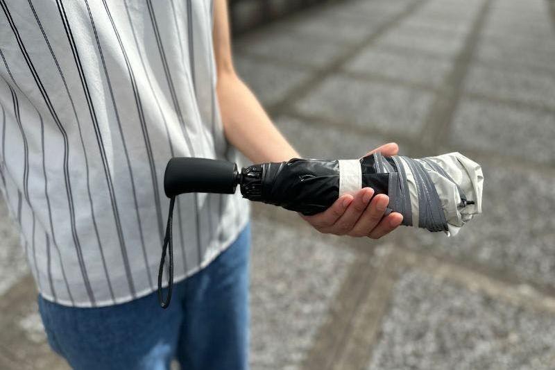 雨も紫外線もこれ1本。大きな折りたたみ傘に変えたら、毎日の通勤が