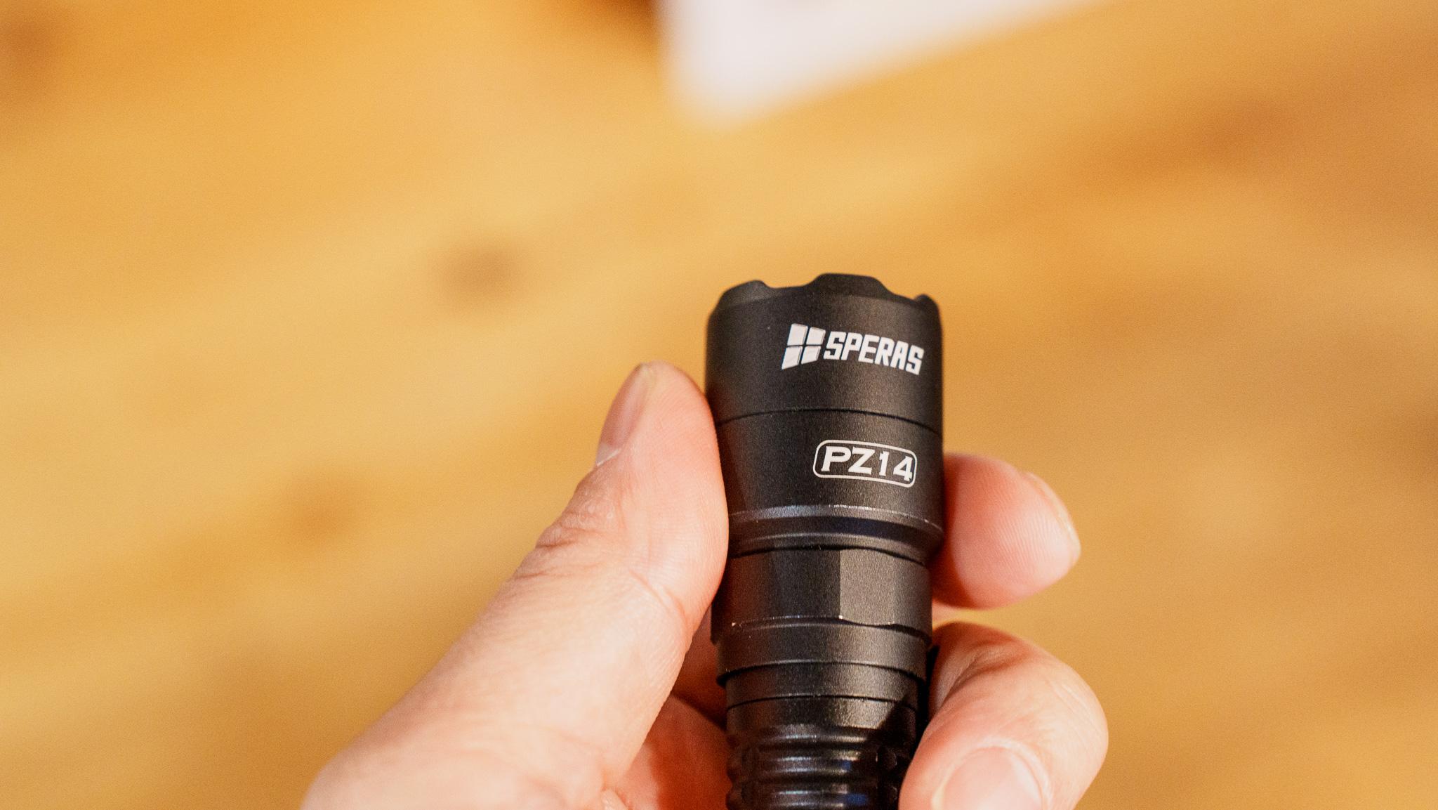 スマホのライト、そろそろ卒業しない？ 手のひらサイズで1000ルーメン