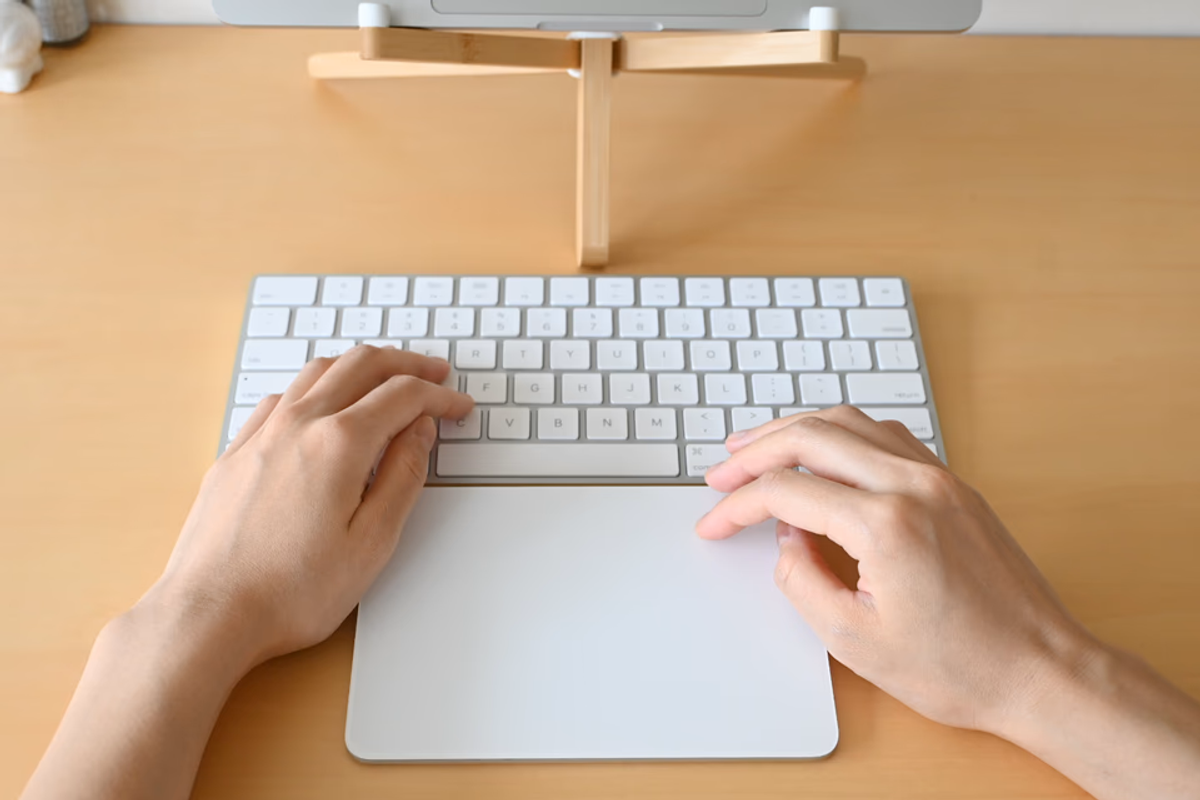 マウスやめて変わったタイパ。「Magic Trackpad」で作業効率がグッと 