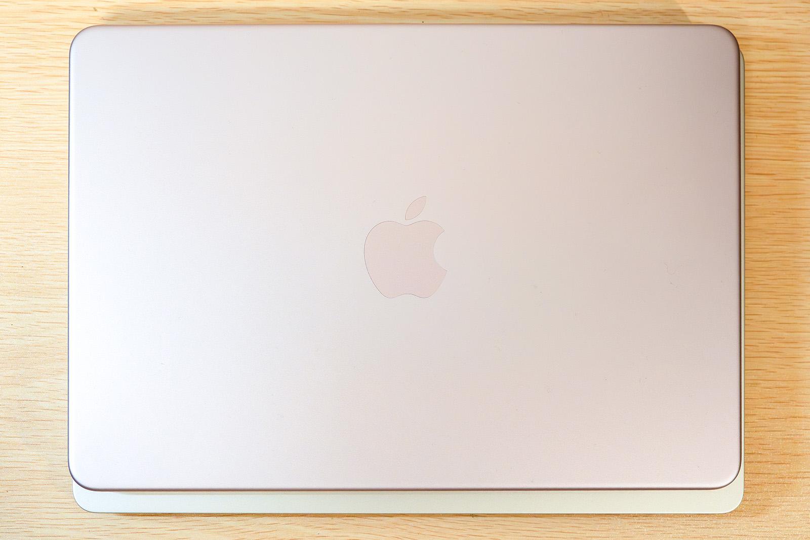 アップルの10万円切り「MacBook Neo」は誰にとって「買い」なのか。A18