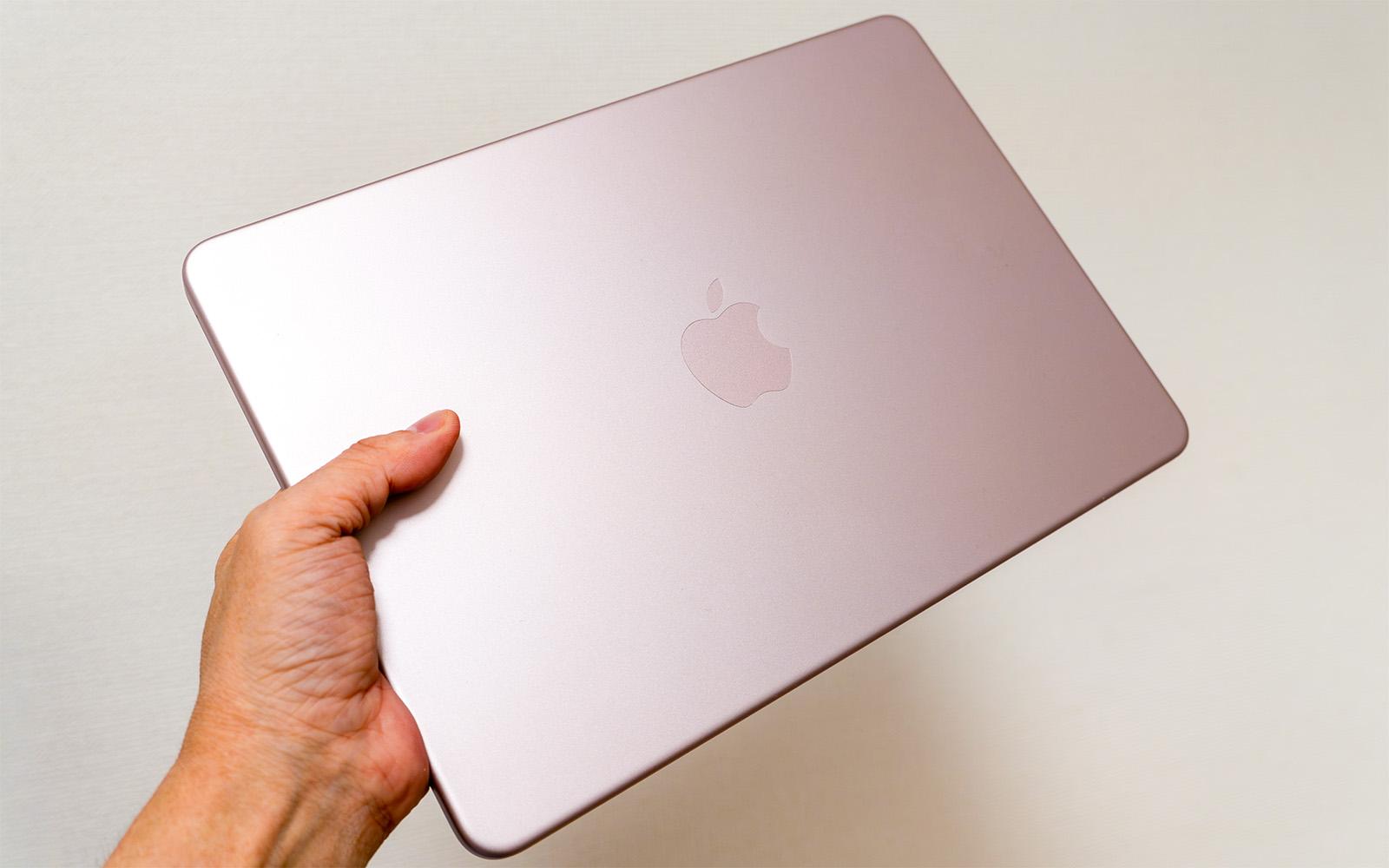 アップルの10万円切り「MacBook Neo」は誰にとって「買い」なのか。A18