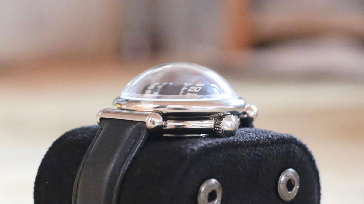 針がない自動巻き腕時計「DOUBLE ROLLER」が、機械式時計の魅力と独創 