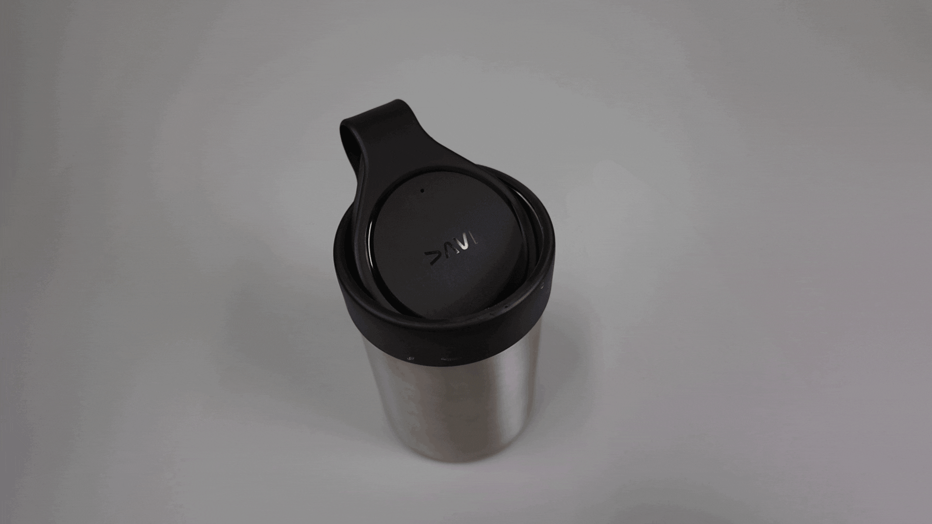 缶ビール、すぐぬるくなる、こぼれる。全部まとめて解決する缶ホルダー見つけたよ | ROOMIE(ルーミー)