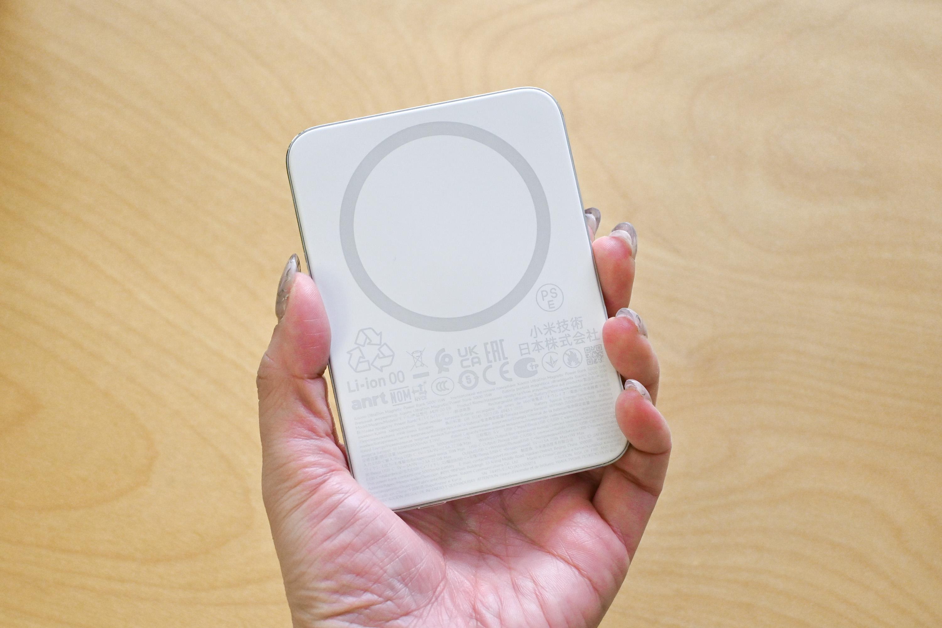 薄さ6mmの衝撃。板チョコみたいなXiaomi新作が「モバ充のかさばり」を