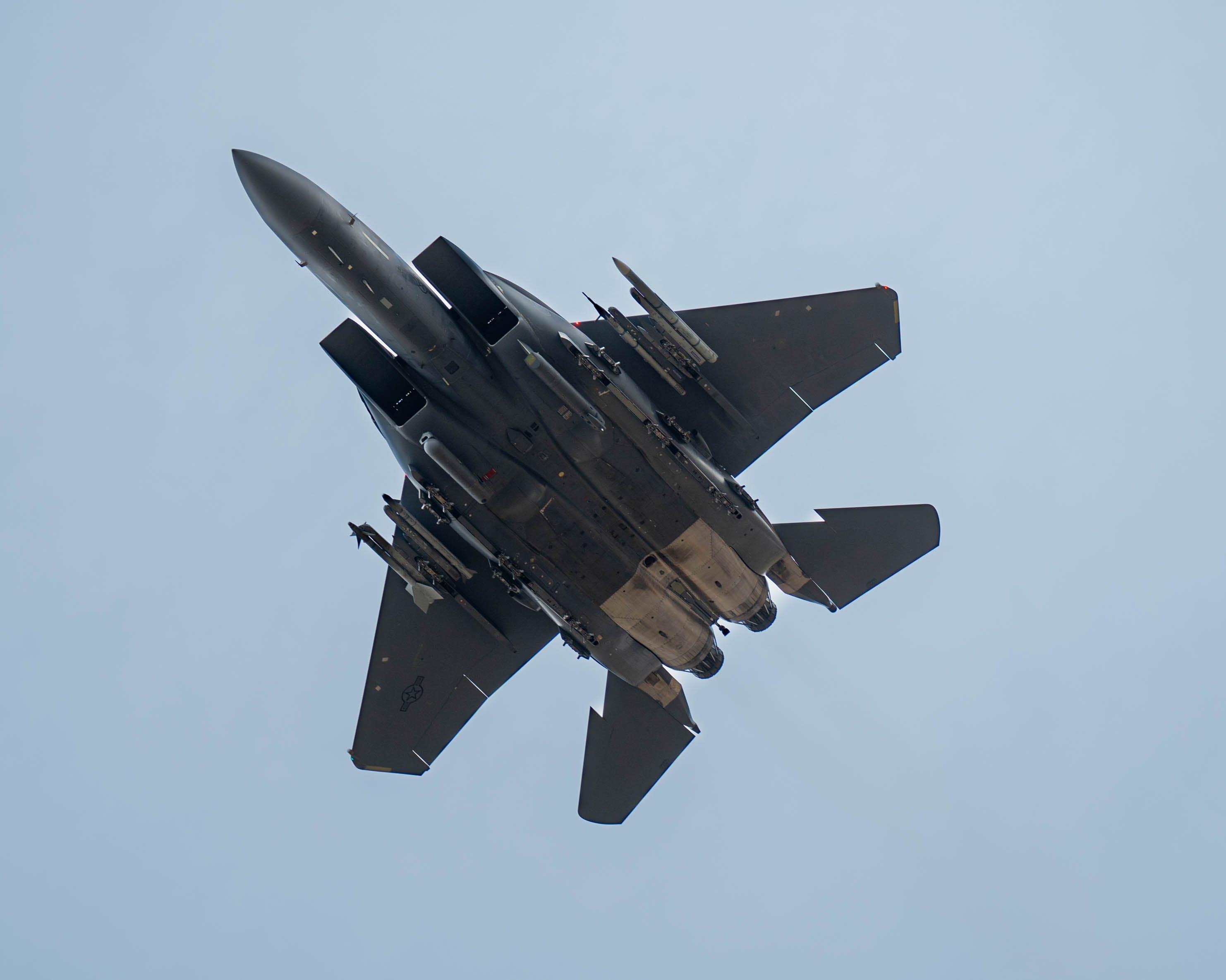 イラン戦争に派遣された世界最速の戦闘機「F-15Eストライク・イーグル
