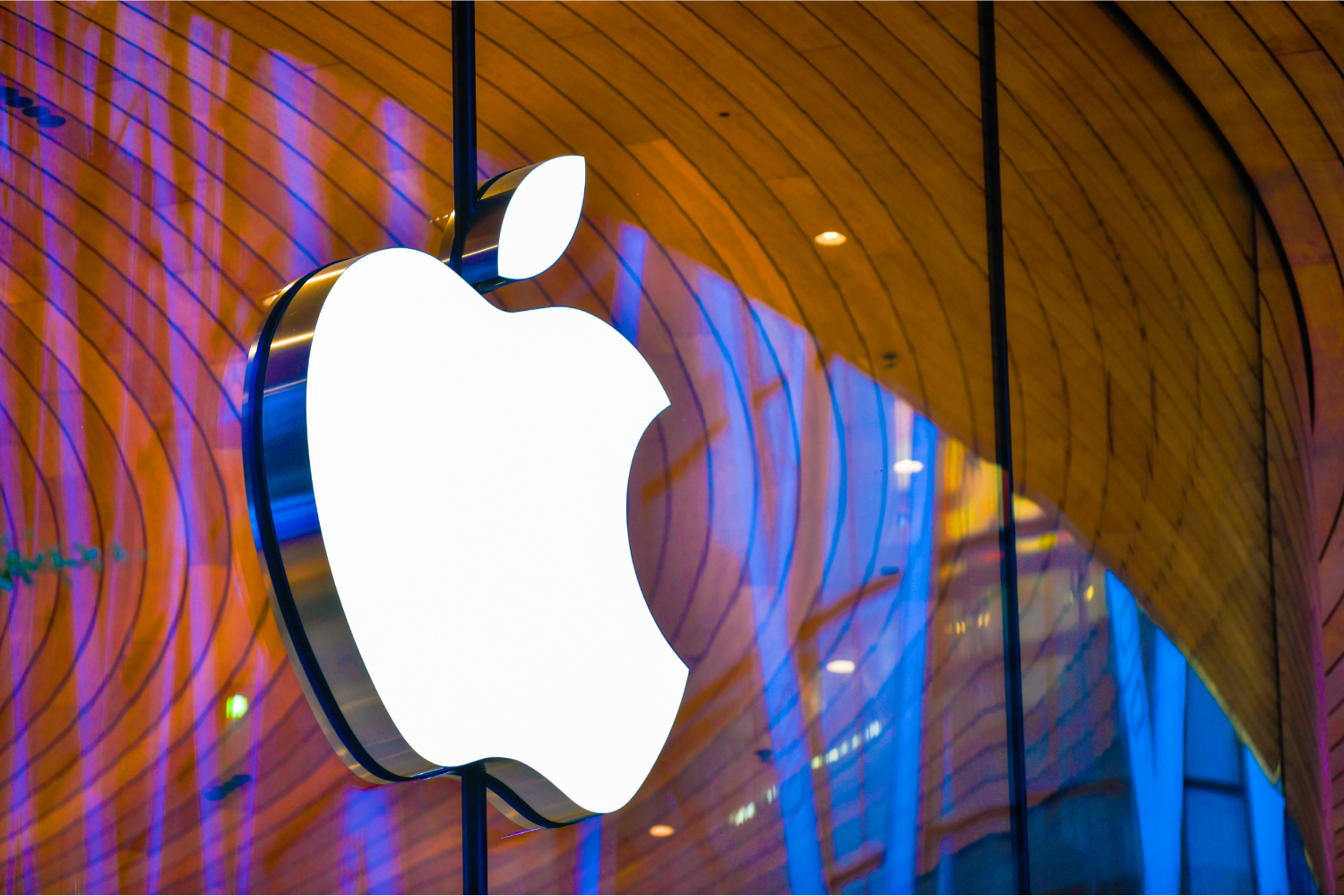 Appleが2026年に投入か？折りたたみ、カメラ搭載、OLEDディスプレイ