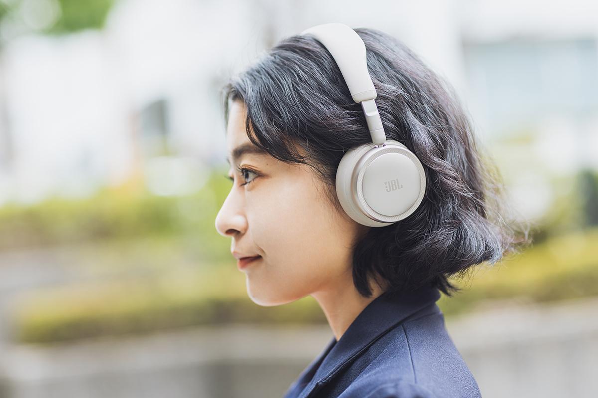 朝から晩まで。1日中使ってわかった、JBLの新世代ヘッドホンを手放せ