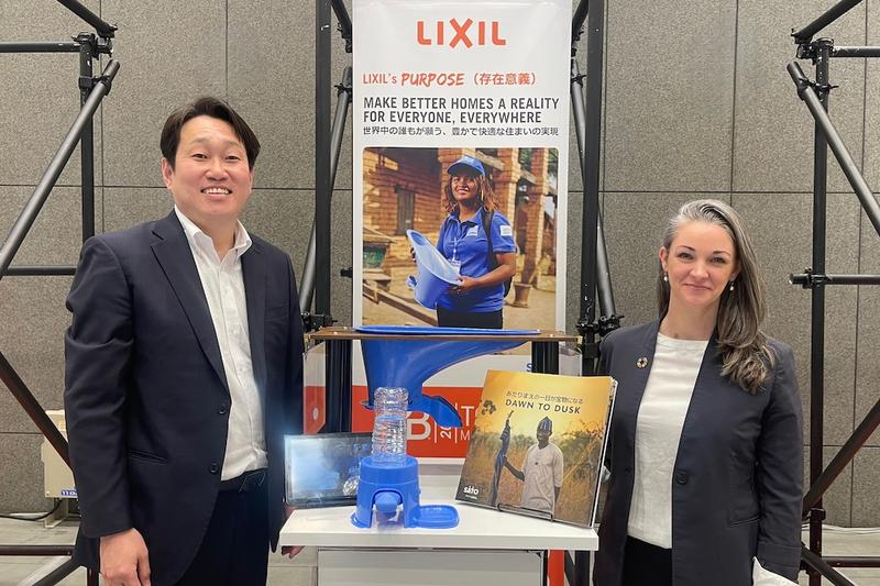 リクシルのSATO事業を率いるエリン・マッカスカー常務役員（右）と、アジア地域担当リーダーの坂田優さん（左）。