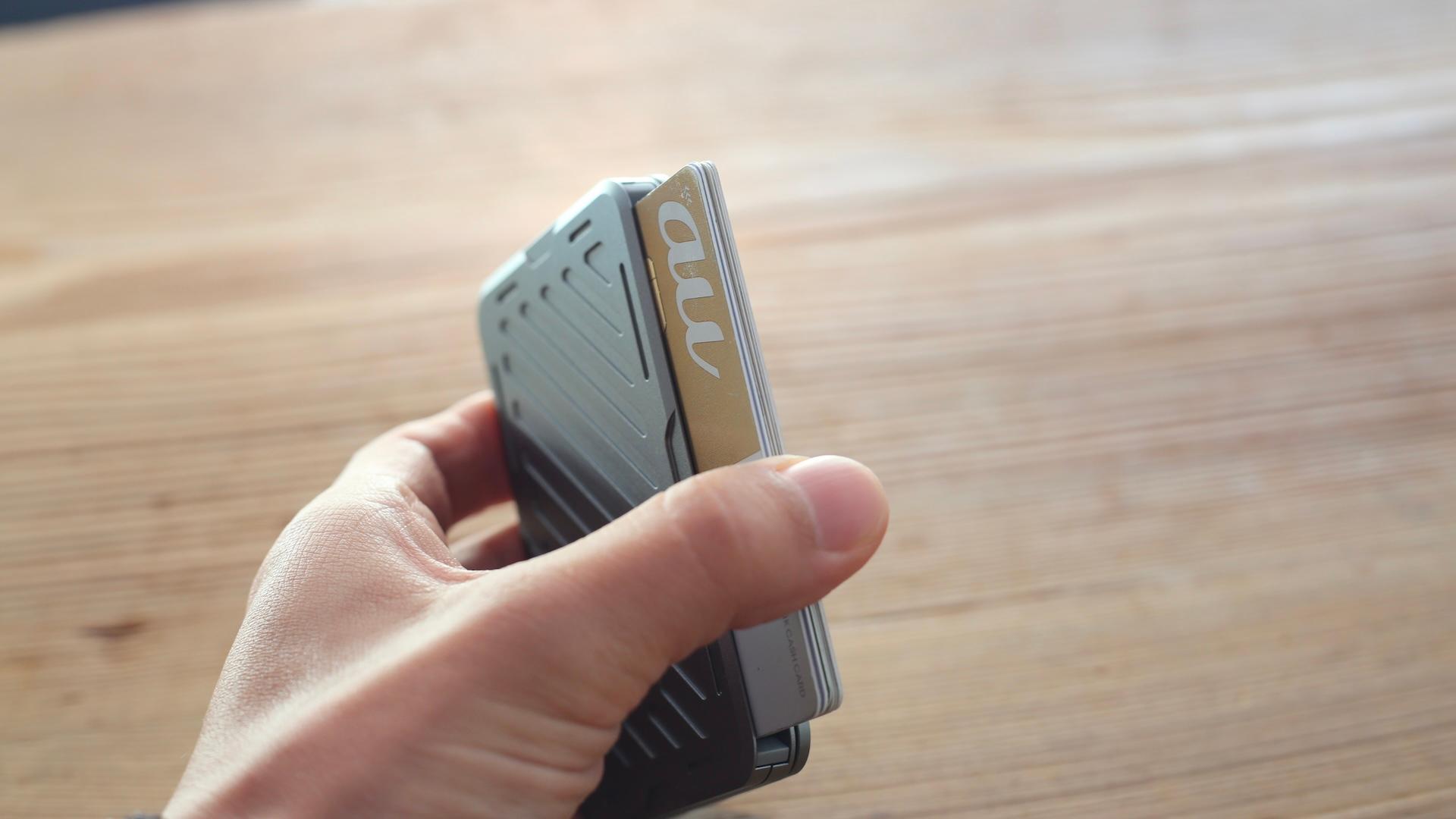 ミニマル財布「Mech Wallet」を自分好みにカスタムしたらキャッシュ