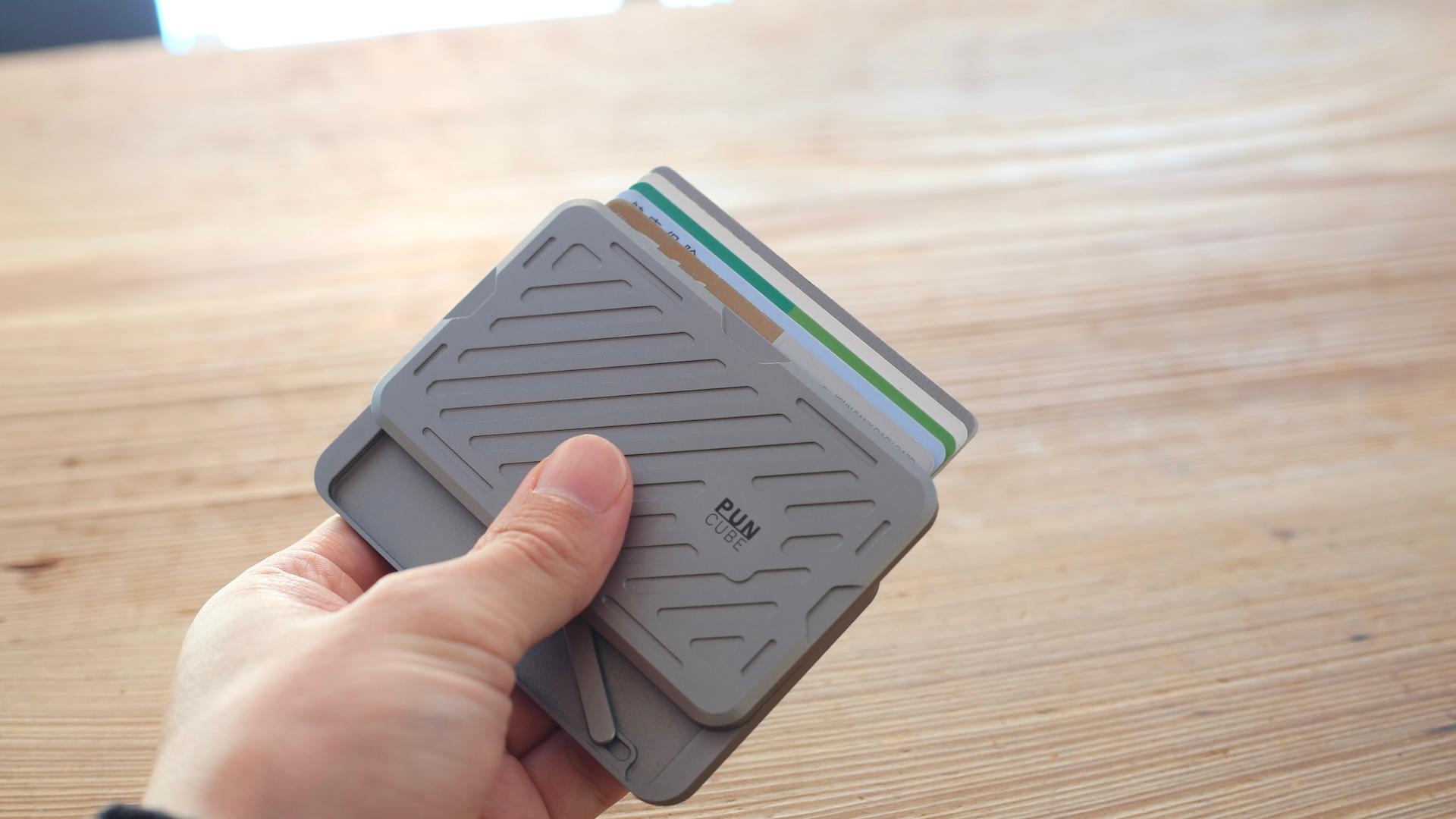 ミニマル財布「Mech Wallet」を自分好みにカスタムしたらキャッシュ