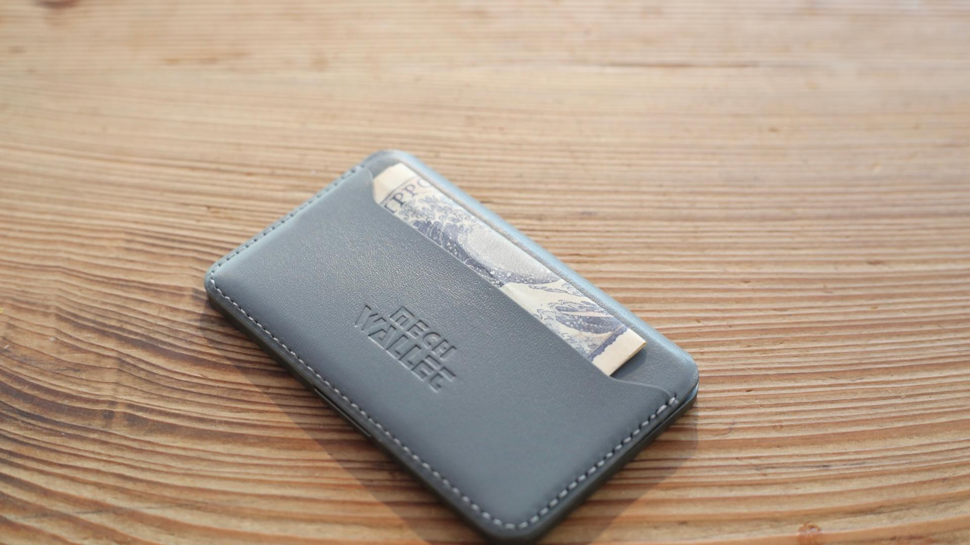 ミニマル財布「Mech Wallet」を自分好みにカスタムしたらキャッシュ
