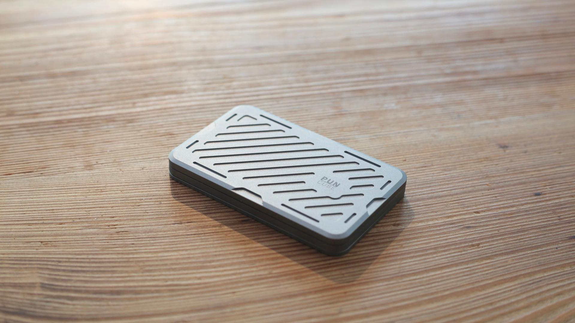 ミニマル財布「Mech Wallet」を自分好みにカスタムしたらキャッシュ