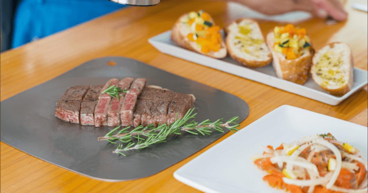 燕三条の純チタン製まな板。切る道具から食卓を彩る一枚へ | ライフ
