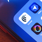 作業を丸投げできるAIブラウザCometが、iPhoneでタダで使えるぞ！