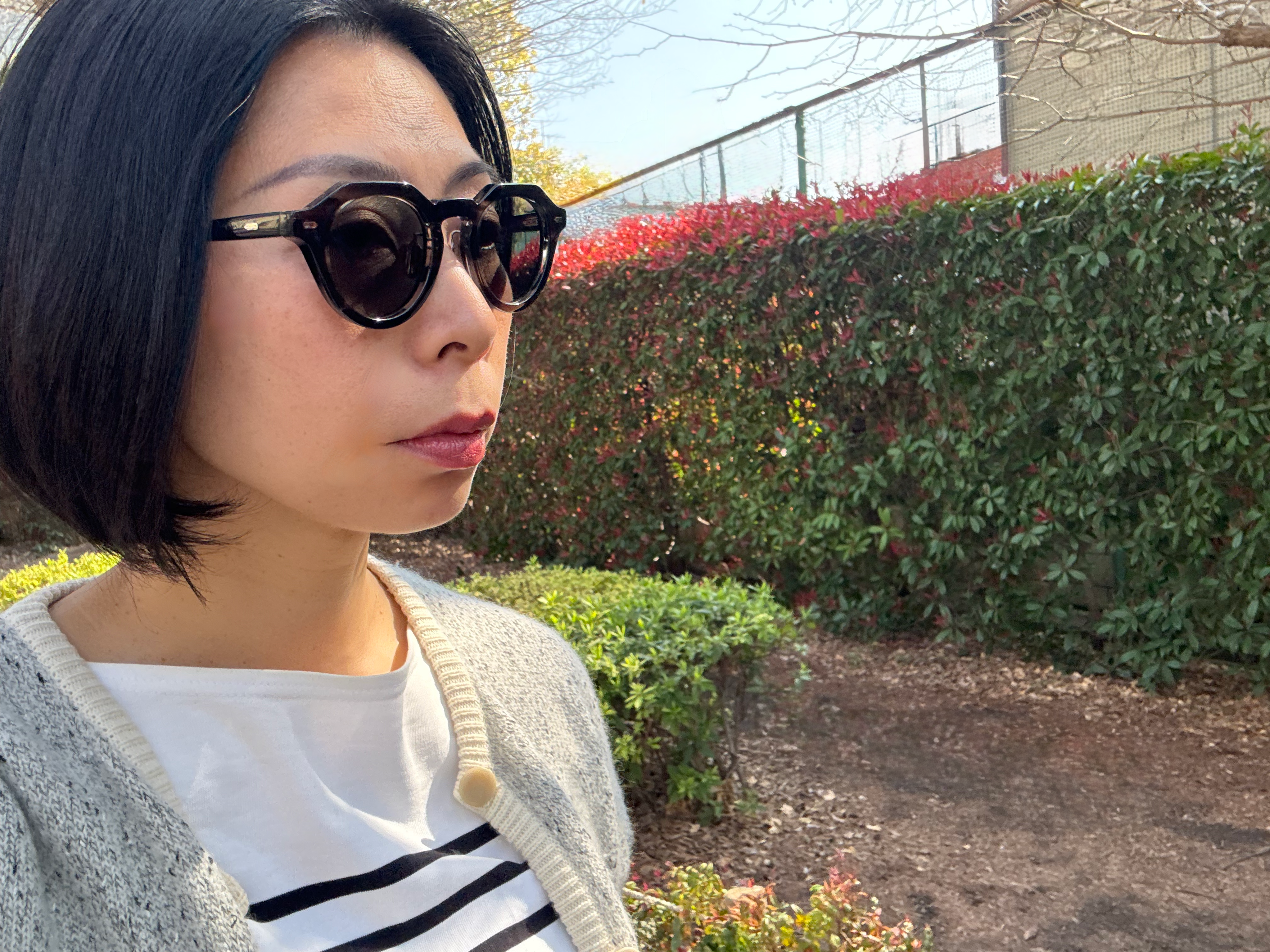 ずっと着けていられる！JINSの可視光調光レンズで、屋内も屋外も「24