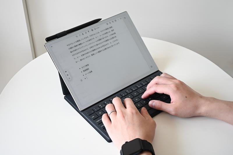 iPadでもノートでもない。「書く」に特化したタブレットが、日記や 