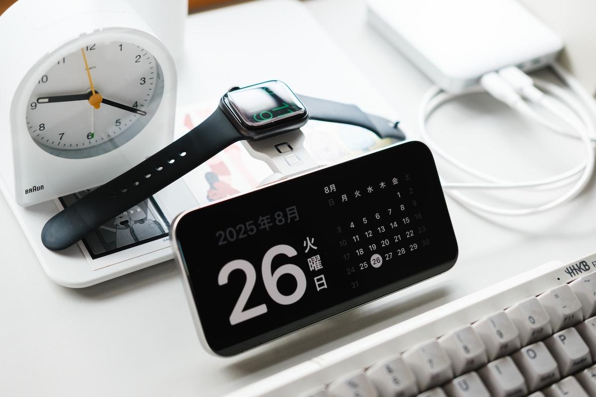 iPhoneとApple Watchを同時チャージ。CIOの3in1は薄くて速くて文句なし