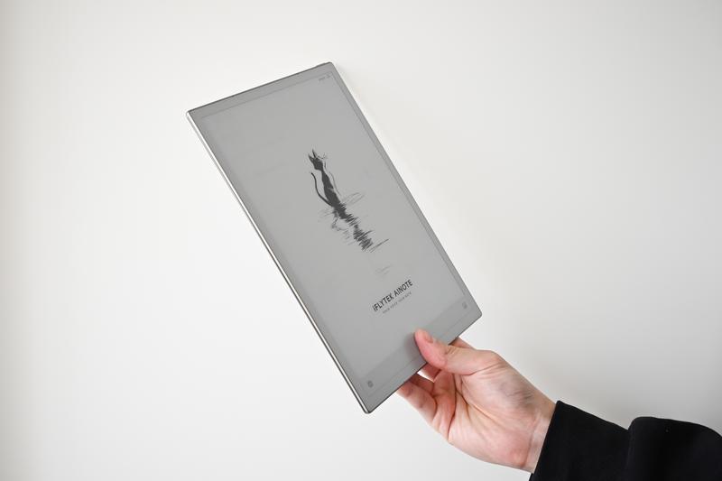 iPadでもノートでもない。「書く」に特化したタブレットが、日記や 