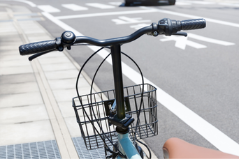 4月から自転車も罰金対象！傘差し運転や無灯火対策、改めて買い揃えたいグッズ3選