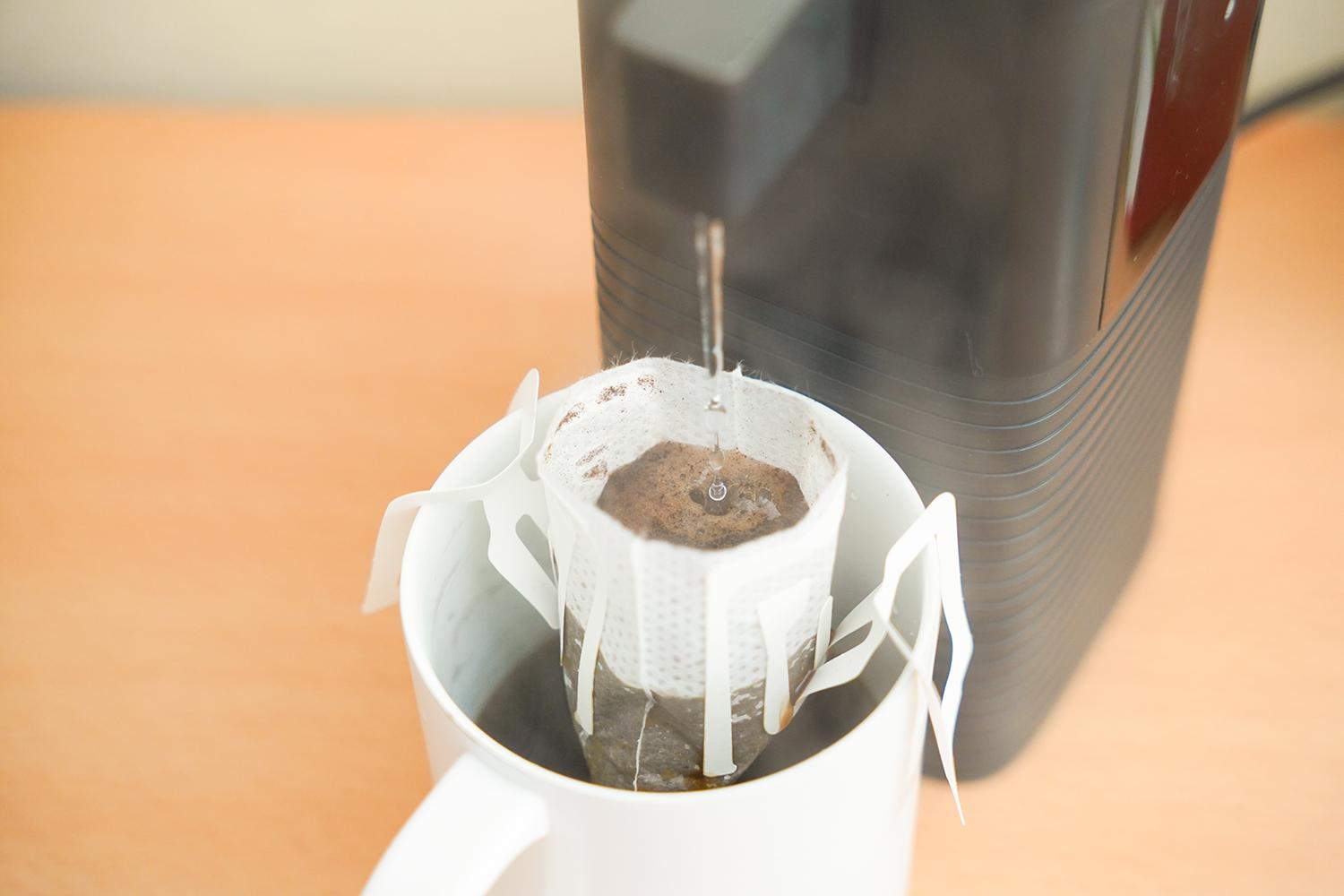山善の「0.5秒爆速給湯ポット」でデスクを専用カフェ化！ 仕事中の