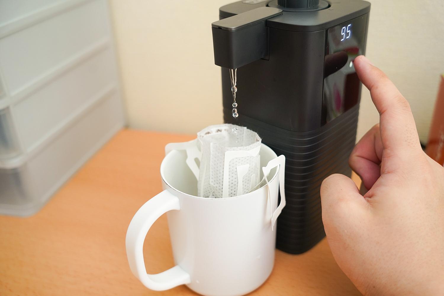 山善の「0.5秒爆速給湯ポット」でデスクを専用カフェ化！ 仕事中の