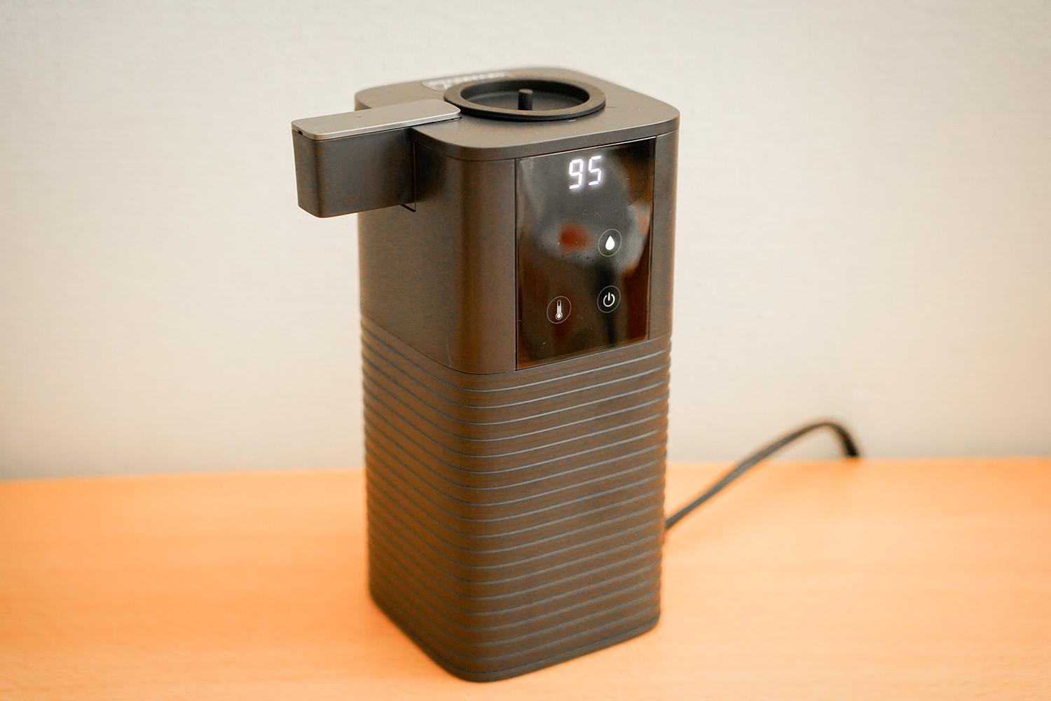 山善の「0.5秒爆速給湯ポット」でデスクを専用カフェ化！ 仕事中の