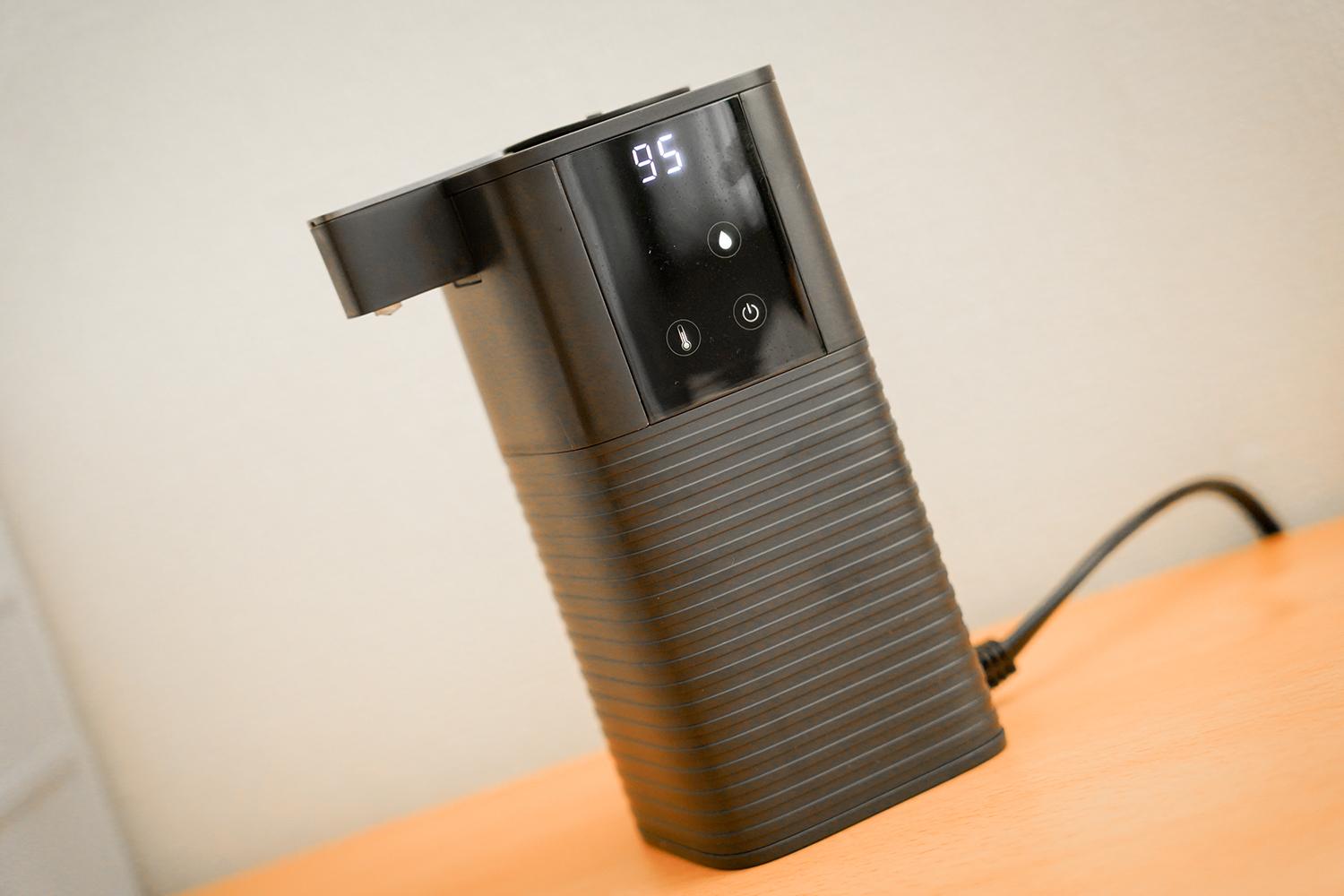 山善の「0.5秒爆速給湯ポット」でデスクを専用カフェ化！ 仕事中の
