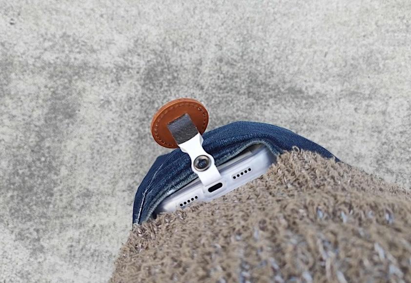 スマホが軽くなる魔法のようなスマホリング。特許構造で手首や首・肩の