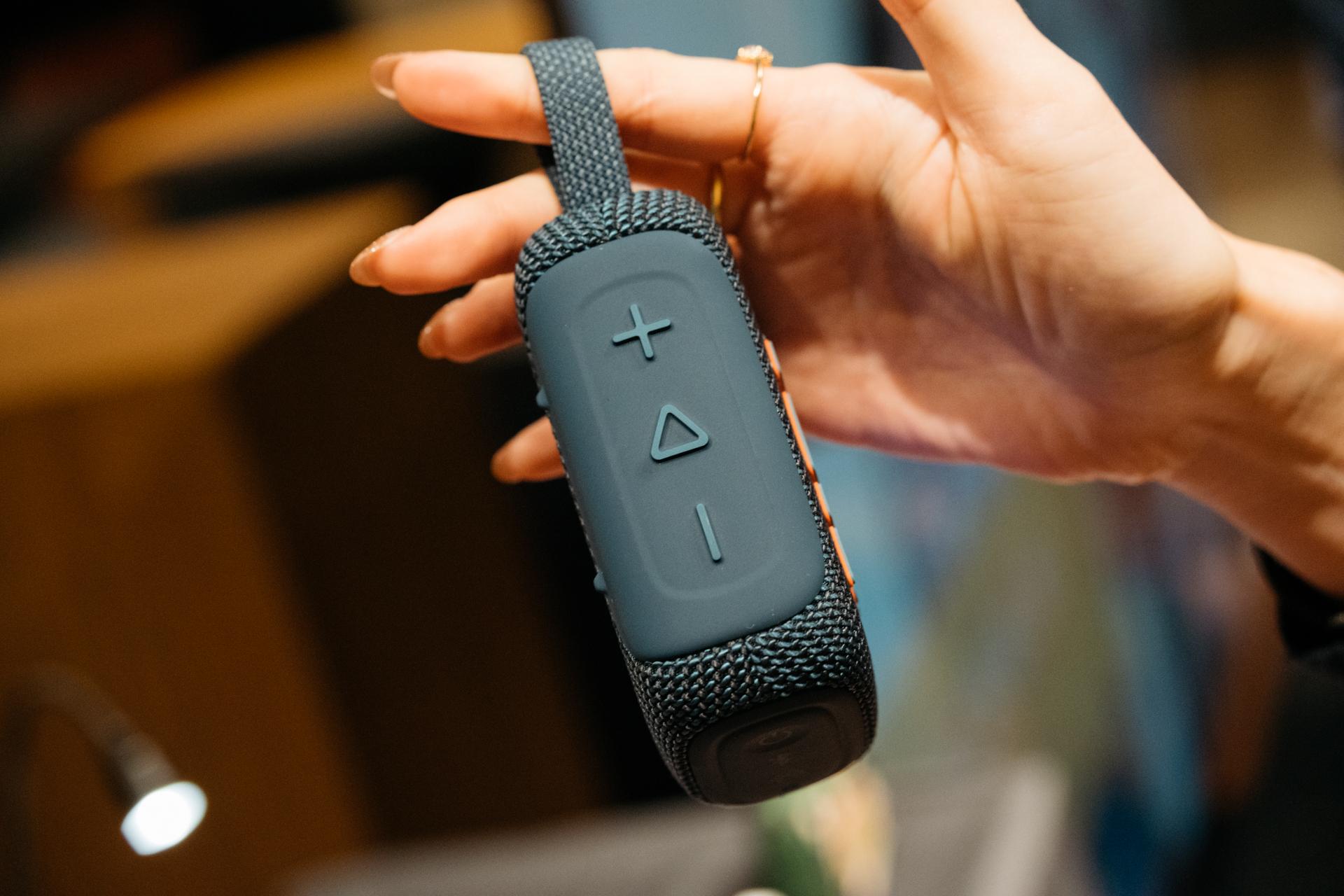 JBL ポータブルスピーカー Bluetooth接続 FLIPの使い方｜JBLのBluetoothスピーカーをペアリングする方法【画像有