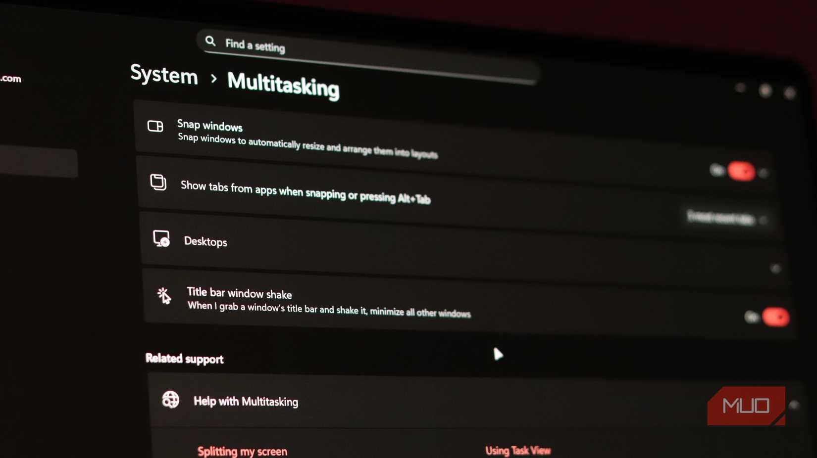 散らかったWindowsデスクトップを「振る」だけ。隠れた名機能で画面が