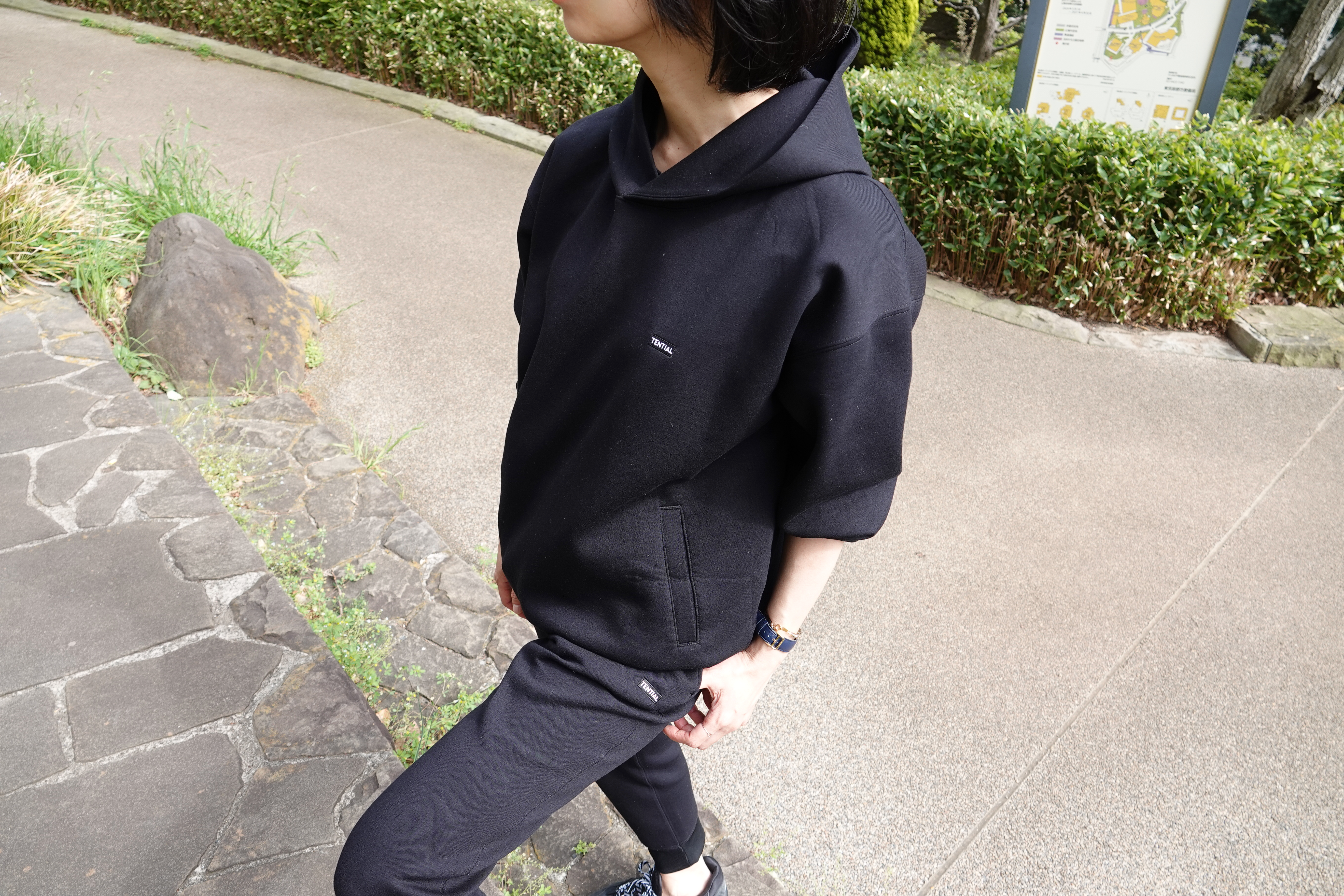 ゆるすぎず、キレイめ」な絶妙さ。仕事、家事、外出もTENTIALの
