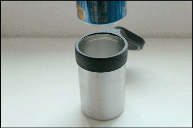 缶ビール片手だと何かと不便な外飲み。フタ付き保冷缶ホルダーで両手フリーが実現したよ | ROOMIE(ルーミー)