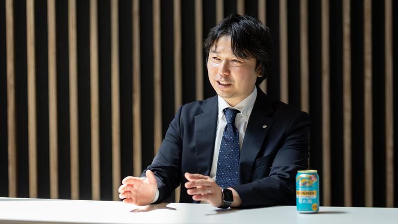 野際陽介（のぎわ・ようすけ）氏／キリンビール　マーケティング本部 マーケティング部　ビール類カテゴリー戦略担当。2009年キリンビバレッジ入社。営業部署を経て、2013年からキリンホールディングスの中間持ち株会社であったキリンのデジタルマーケティング部へ。キリンLINE公式アカウントや、ブランドのデジタルマーケティングを推進。2020年からキリンビールのマーケティング部で淡麗ブランド、一番搾りブランドを担当。現在は 晴れ風のブランドマネージャーとして全体を統括している。
