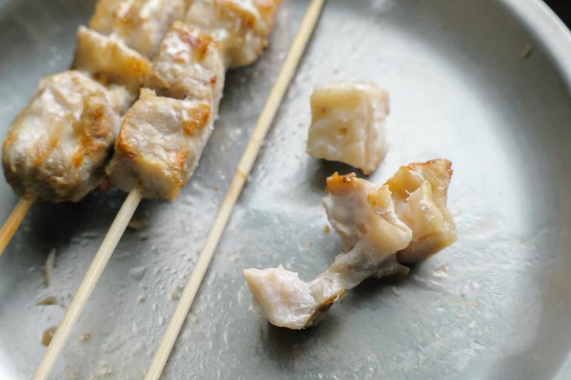 煙レスなグリルなら焼き魚もテーブルで楽しめる。仕上げもジューシーで晩酌も捗りました | ROOMIE(ルーミー)
