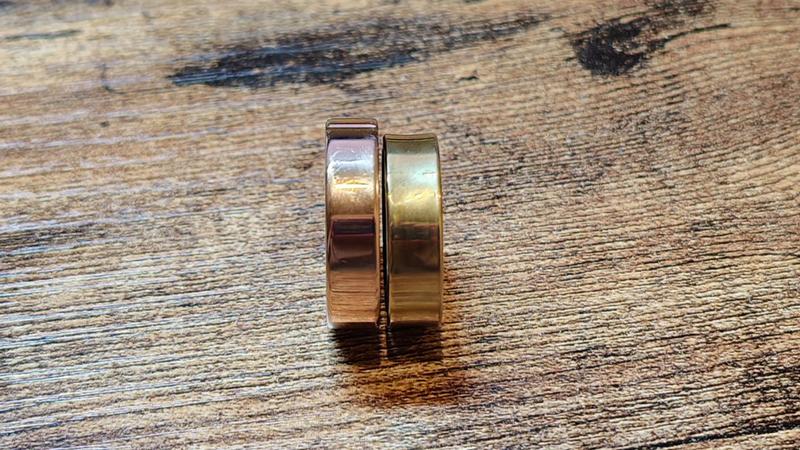 Galaxy Ring(右)との比較