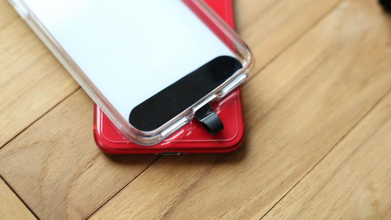 ストラップホルダーはスマホケースに挟むだけでOK