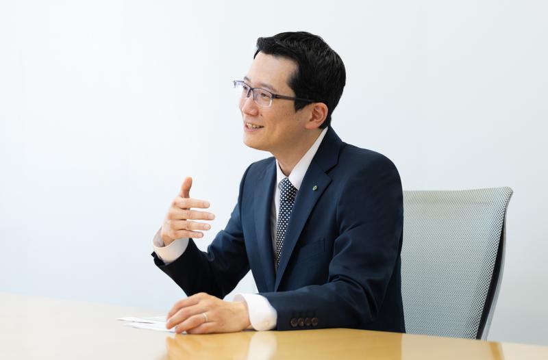 太陽HDのエレクトロニクス事業を担う太陽インキ製造株式会社で技術開発センター絶縁材料開発部PKG(パッケージ)材料開発課の課長を務める岡本大地氏。