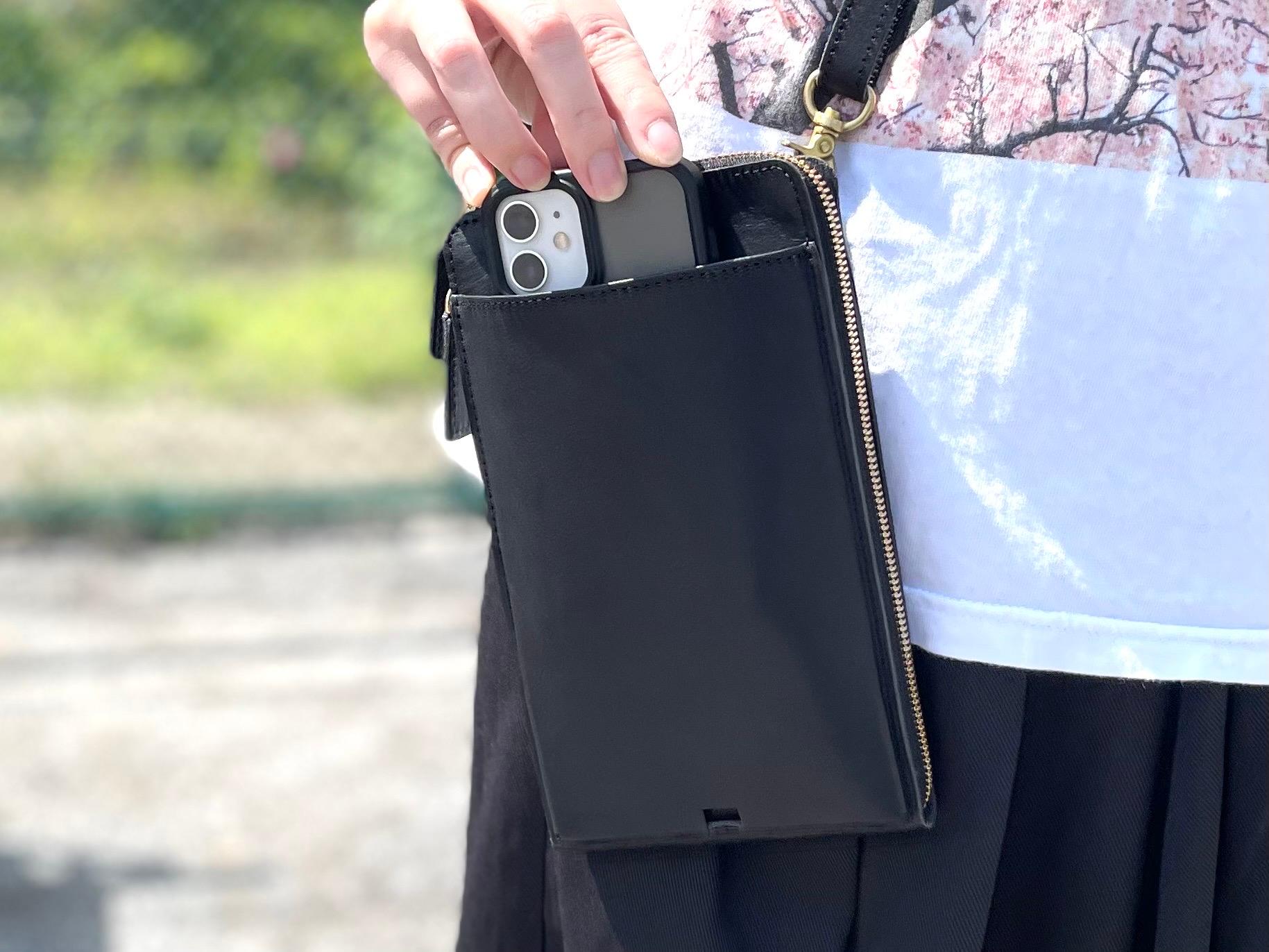 ミニバッグにもなる本革スマホショルダー。使い込むほど味が出る大人の