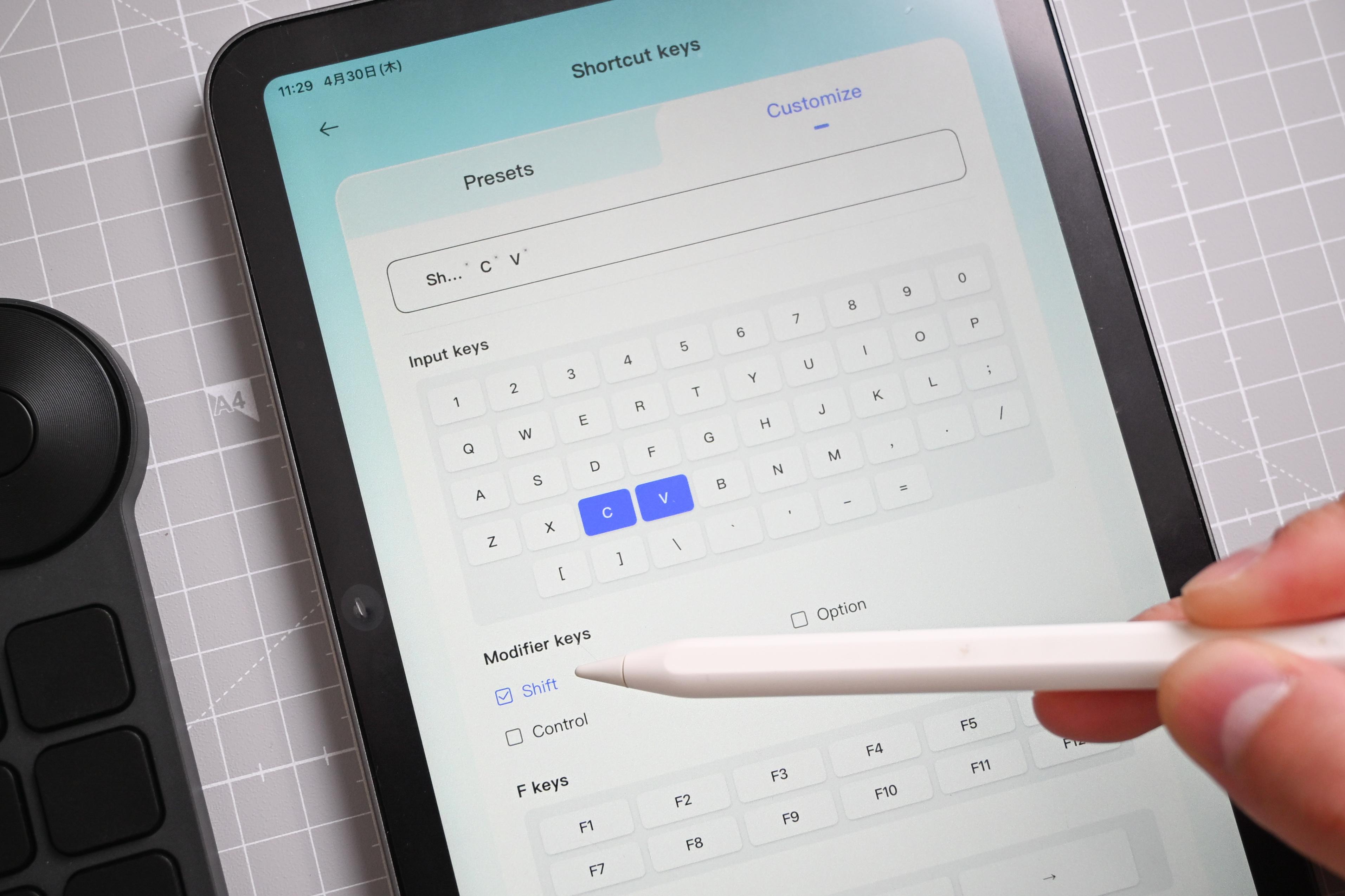 ついにiPadに対応！XP-PENの左手デバイスが、iPadでの作業効率をガラリ