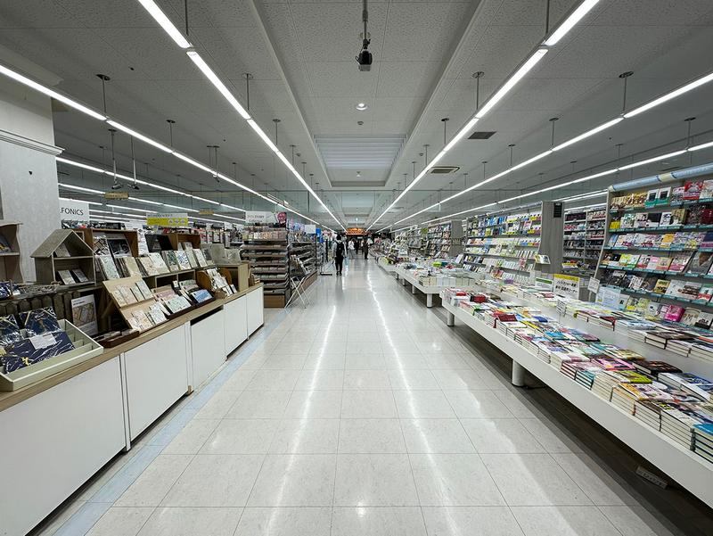 若葉台店内部の様子。