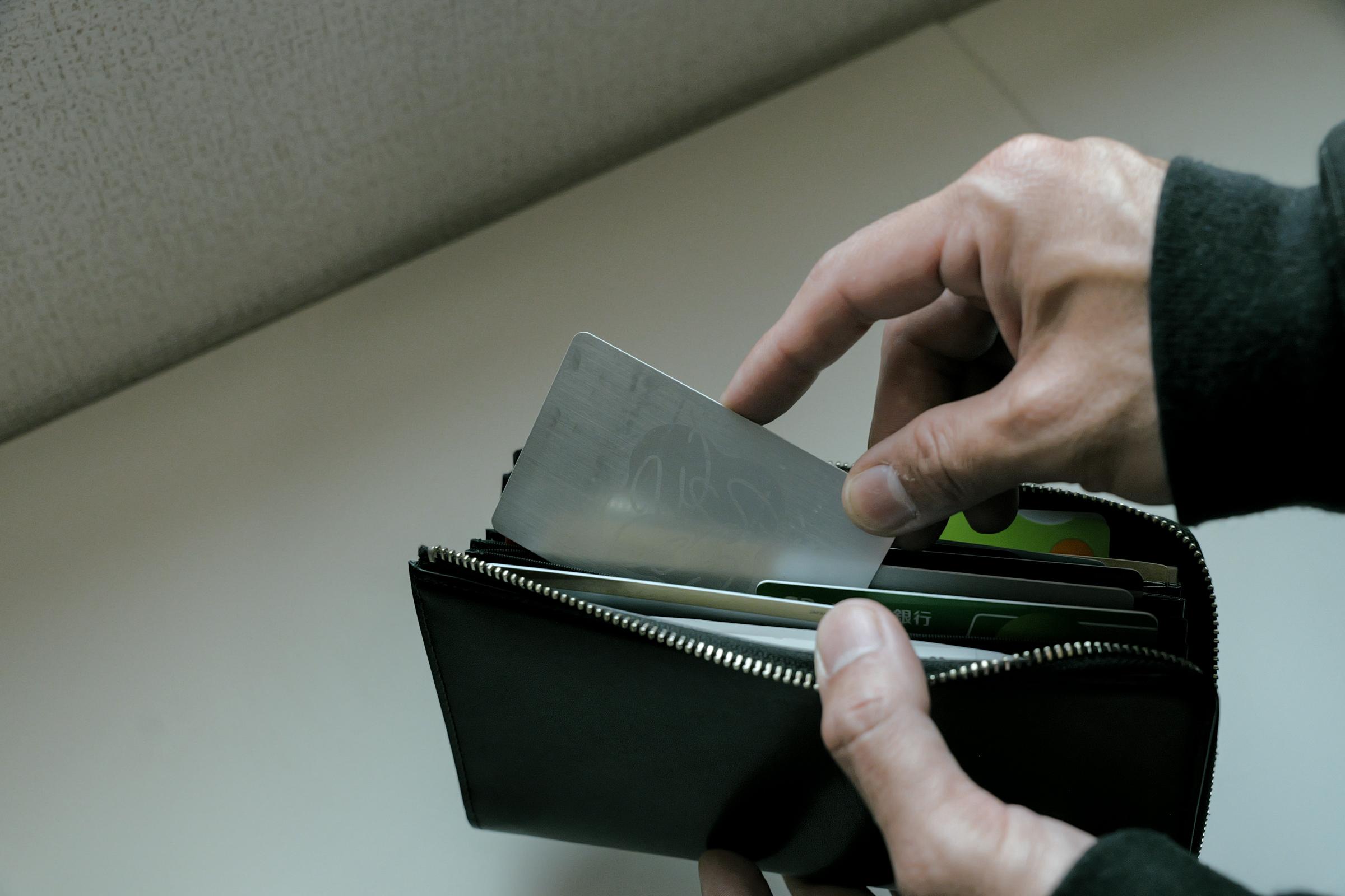 コンパクトな長財布にたどり着いたお話。収納力とカードの使い勝手が