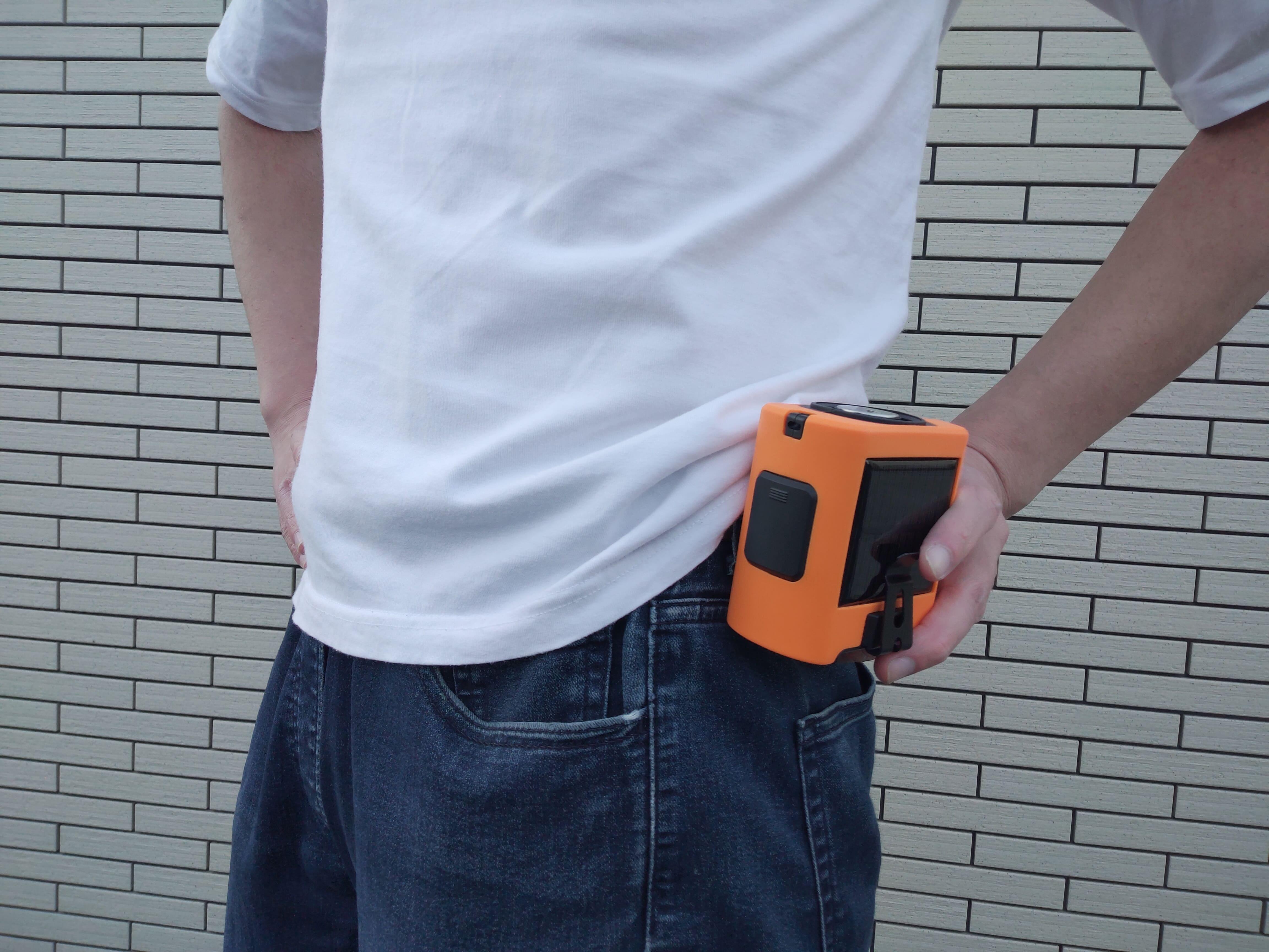 最長36時間タフに動く。ソーラー補助充電がついたポータブルファン、夏