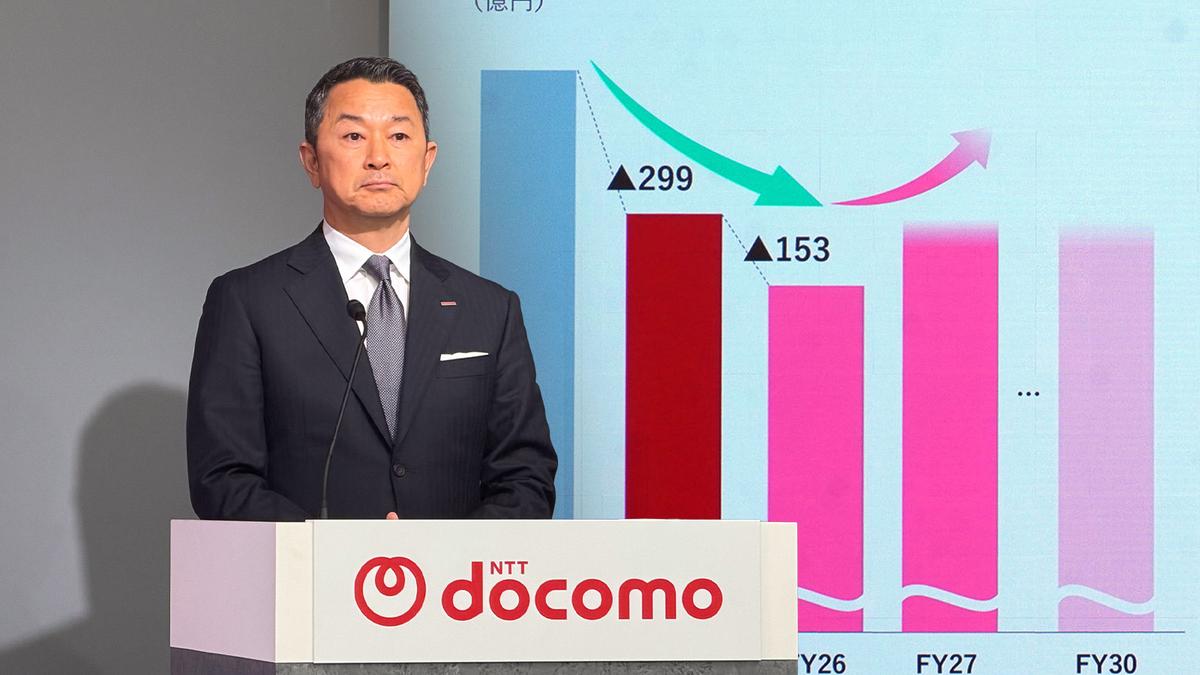 踏み切れないドコモの料金値上げ。「つながらない」利用者の声とNTT中期計画「重圧」の中で来期も減収へのサムネイル
