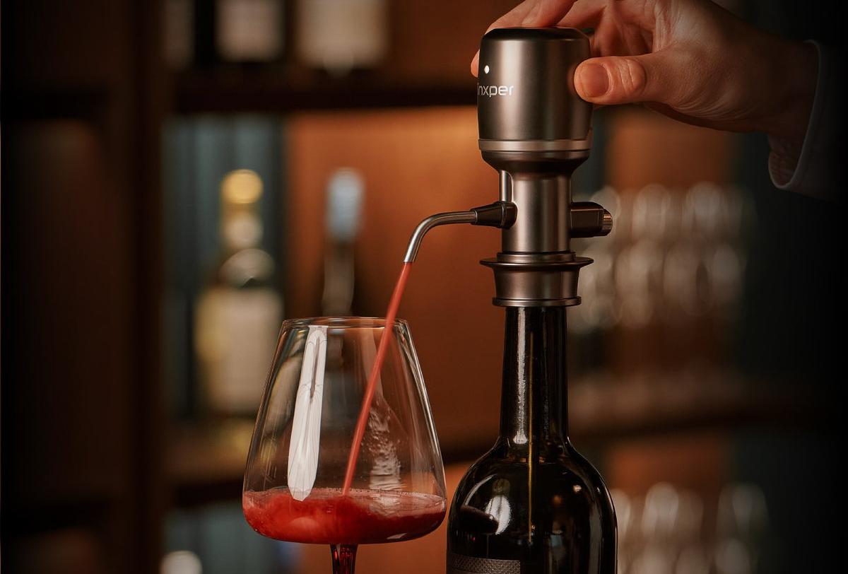 家飲みワインの実力、引き出せてる？ ボタン1つで“プロ仕上げ”の一杯を 